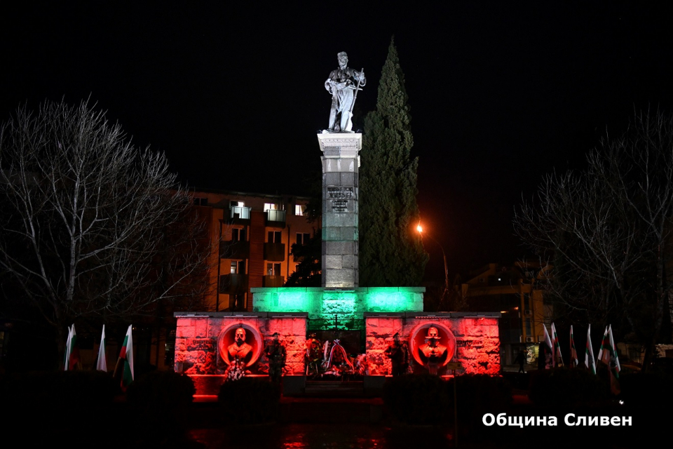 С тържествена проверка – заря Сливен чества 145-годишнината от Освобождението на България и отдаде почит на загиналите герои. Ритуалът се състоя на 3 март...