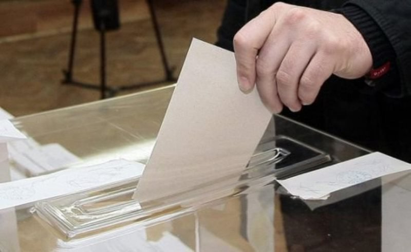 Районните избирателни комисии вече приемат документи за регистрация на листите с кандидатите за народни представители. Крайният срок  е 17.00 часа на 29...