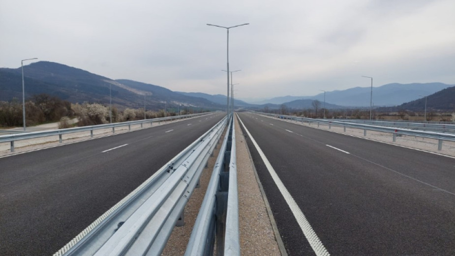 Нов пътен възел ще бъде изграден по трасето на автомагистрала „Тракия" в района на Ямбол. Отклонението ще даде директен достъп до магистралата на жителите...