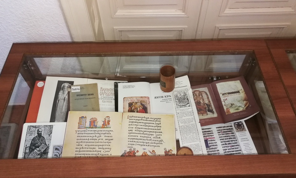 В навечерието на най-светлия български празник - 24 май, в централното фоайе на Регионалната библиотека "Сава Доброплодни" в Сливен бе открита документална...
