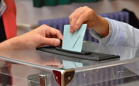 Изтича последният срок, в който българските граждани могат да подават заявления за гласуване извън страната. До момента са подадени над 41 хиляди заявления,...