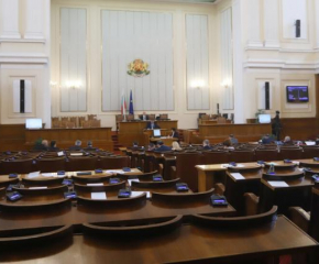 Извънредно заседание на НС за гласуване на проектокабинета „Петков“ 