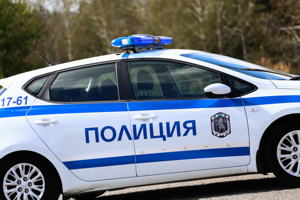 Кражба на вещи от лек автомобил е заявена на 26 август от мъж на 40-години от град Сливен. Пред органите на реда той е обяснил, че през нощта на 20 срещу...