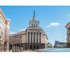Парламентът ще гласува първия вот на недоверие към кабинета „Денков”