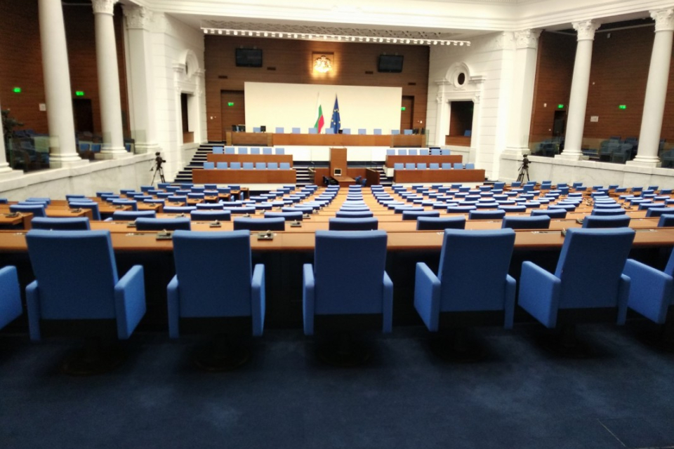 Министерският съвет е депозирал в деловодството на парламента законопроект за изменение и допълнение на Закона за въвеждане на еврото в България. Това...