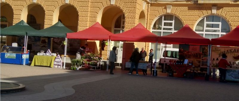 
Поредният фермерски и занаятчийски  пазар отваря на 27 май в Сливен. На щандовете в 15 шатри пред сградата на общинската администрация продукцията си...