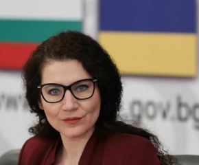 Калина Константинова поиска оставките на ръководството на „Български пощи“