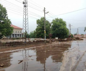 В Карловско изплащат по 375 лева на пострадалите от потопа