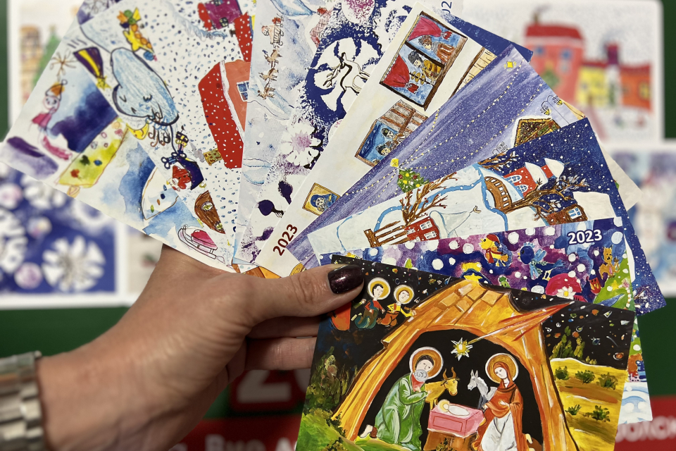 От днес, 2 декември, картичките с наградените детски рисунки от конкурса „Коледа“, част от благотворителната кампания „Подай ръка – спаси живот“ на Община...