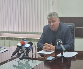Кметът на община „Тунджа“ Георги Георгиев настоява държавата да съгласува своевременно големите пътни ремонти