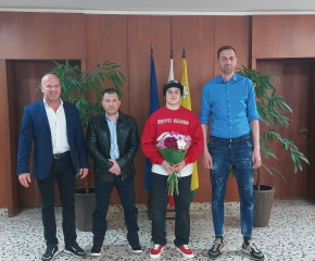Кметът на община Ямбол Валентин Ревански поздрави европейската шампионка по борба Юлияна Янева