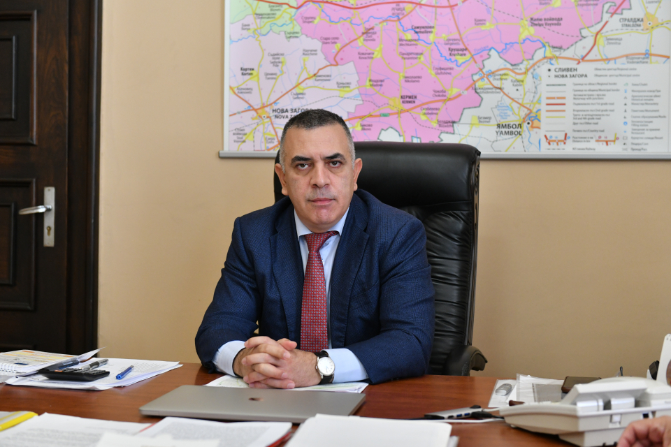 Кметът на Сливен Стефан Радев изрази разочарованието си от отказ на Министерството на отбраната да прехвърли безвъзмездно на Община Сливен имоти за изграждане...