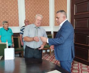 Кметът Стефан Радев получи плакет от Съюза на офицерите и сержантите от запаса и резерва