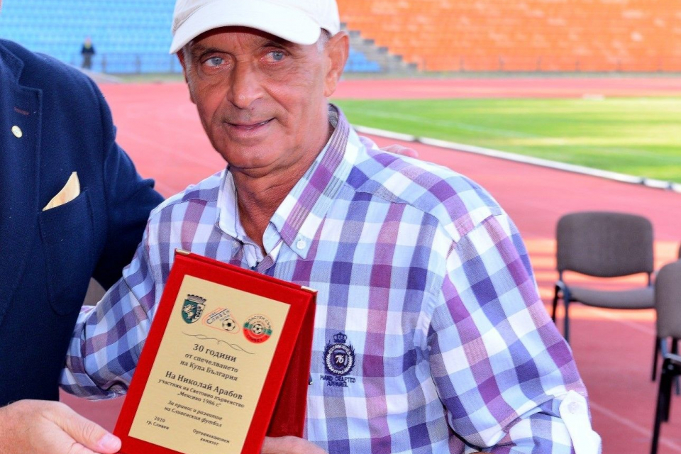 Кметът Стефан Радев поздравява Николай Арабов по повод 70-та му годишнина. На Фейсбук страницата си той отправя най-добри пожелания към футболната легенда. 
"Без...
