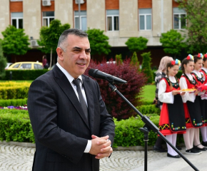 Кметът Стефан Радев поздравява военнослужещите в община Сливен
