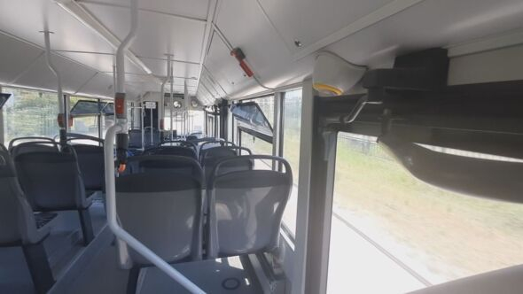 Кметът Стефан Радев разпореди проверка по сигнали на граждани за неработещи климатици в автобусите, които превозват пътници по общинската пътна мрежа....