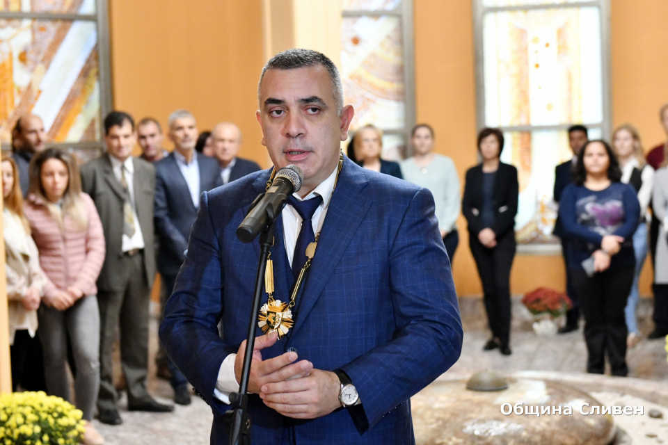 Скъпи съграждани,
Приятели,
Позволете ми на Димитровден, когато градът ни отбелязва своя празник, да пожелая на вас и семействата ви здраве, благополучие...