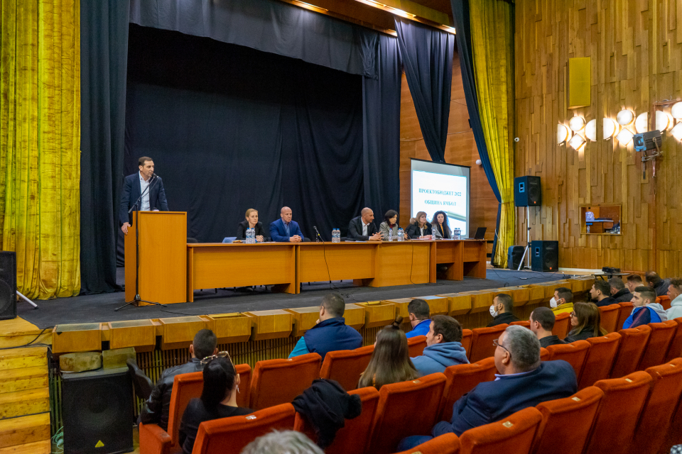 
Публично обсъждане на проекта за бюджет на община Ямбол за 2022 година се проведе в зрителната зала на Община Ямбол. Той беше представен от кмета на...