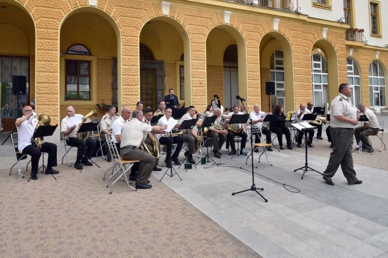 Денят на храбростта и празник на българската армия - 6 май, беше отбелязан в Сливен с концерт на Военния духов оркестър и приятели. На площада пред сградата...