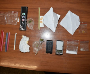 В Котел задържаха 26-годишен мъж с 10 опаковки наркотични вещества