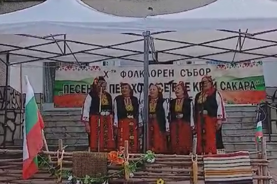 Фолклорна група "Крушов цвят" при НЧ "Просвета – 1925", село ГолямоКрушево, се включи с настроение и автентични изпълнения в юбилейнотоиздание на фолклорния...