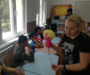 Куклата Сю гостува на учениците в Стефан Караджово!
