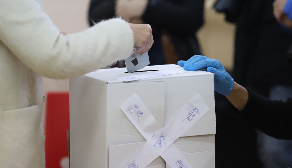 Избирателната активност към 16.00 часа в Ямболска област е 25.09 на сто - за народни представители, и 25.55 процента - за президент и вицепрезидент, съобщи...