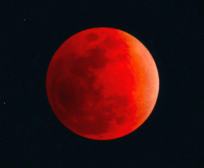 „Кървава луна“ ще изгрее в небето следващата седмица