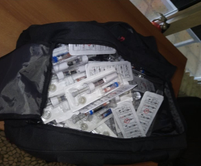 Лекарства в кутии за баклава задържаха митничарите в Лесово