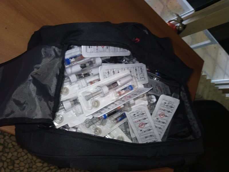 Митнически служители от Главна дирекция „Митническо разузнаване и разследване“  откриха 472 опаковки с различни видове лекарствени средства, включително...