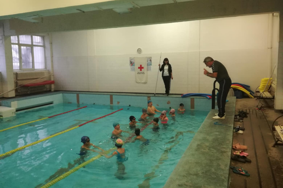 На 23 юни 2022г., Ямболската червенокръстка организация успешно стартира ваканционната  програма „Лятно училище по плуване и превенция на водния травматизъм”.   
Програмата...