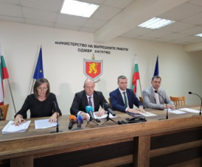 Мащабна схема за търговия с нелегално оръжие и боеприпаси разкриха в Димитровград