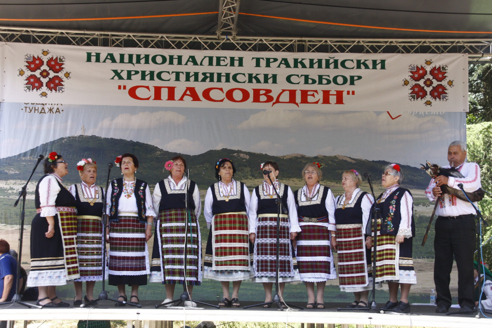 В местността Бакаджика край Ямбол днес започва 16-ият Национален тракийски християнски събор „Спасовден“, който официално ще бъде открит след 12:00 часа....