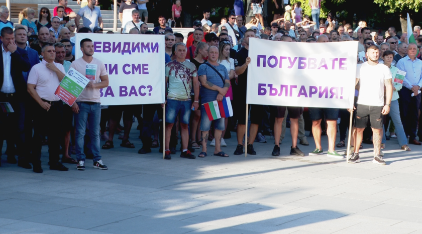 Протестиращи енергетици и миньори блокираха пътища и ключови точки в страната, информира БНР. Те са против териториалните планове за справедлив преход...