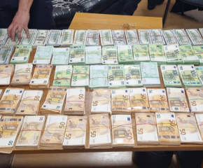 Митничари хванаха недекларирана валута за близо 1,5 млн. лева