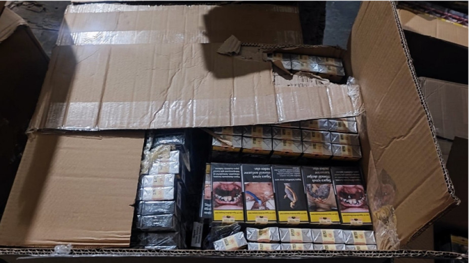 Голямо количество от 168 000 къса (8400 кутии) контрабандни цигари откриха митническите служители на Митнически пункт Лесово при две отделни проверки на...