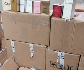 Митнически служители задържаха близо 2000 контрабандни парфюма на МП Лесово