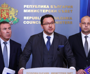 Митов: Обществената поръчка за икони е стартирана по времето на кабинета "Петков"