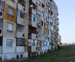 В Ямбол: Младеж открадна пари и алкохол от малолетни. Задържаха го