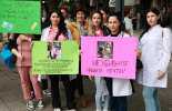 Младите медици на пореден протест за заплати