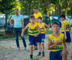 Младите състезатели на баскетболен клуб „Тунджа“ – Ямбол проведоха първата си тренировка на игрищата с морски пясък