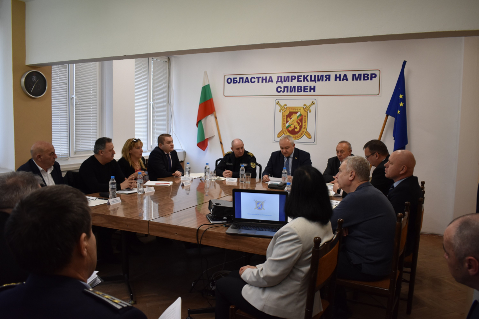 Вицепремиерът и министър на вътрешните работи Иван Демерджиев присъства на годишния анализ за дейността на сливенската дирекция

Професионалното и политическо...