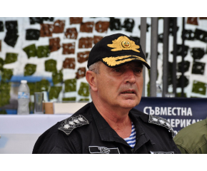 Многонационална бойна група демонстрира способности в Ново село пред началника на отбраната