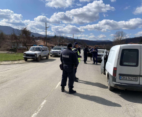 Множество разкрити престъпления при полицейска операция срещу битовата престъпност в Сливенско