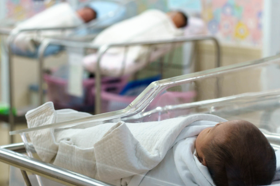 Първото бебе, родено в МБАЛ "Д-р Иван Селимински"-Сливен, е проплакало в 4 часа на първи януари. То е момиче. Тежи 3,040 кг, 49 см. Майката е на 17 години,...