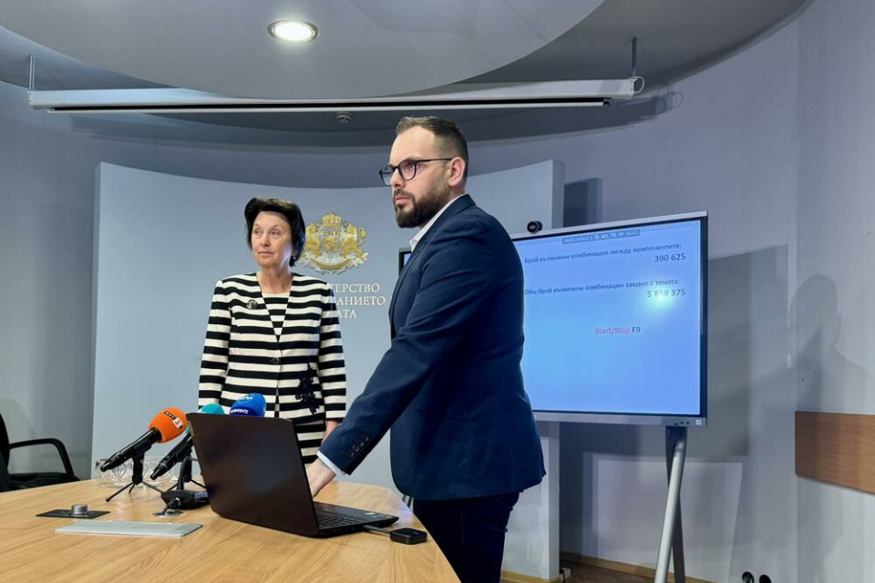 Министерстото на образованието публикува отговорите от матурата по български език и литература.
Отговорите вижте ТУК
На първата матурата за 12. клас...