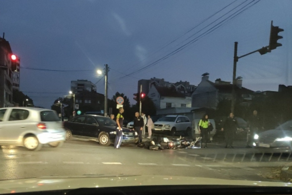 На 27 октомври малко преди 07:20 часа на кръстовището на ул. "Преслав" и ул."Страхил Войвода" в Ямбол е настъпило пътнотранспортно произшествие, с пострадал....