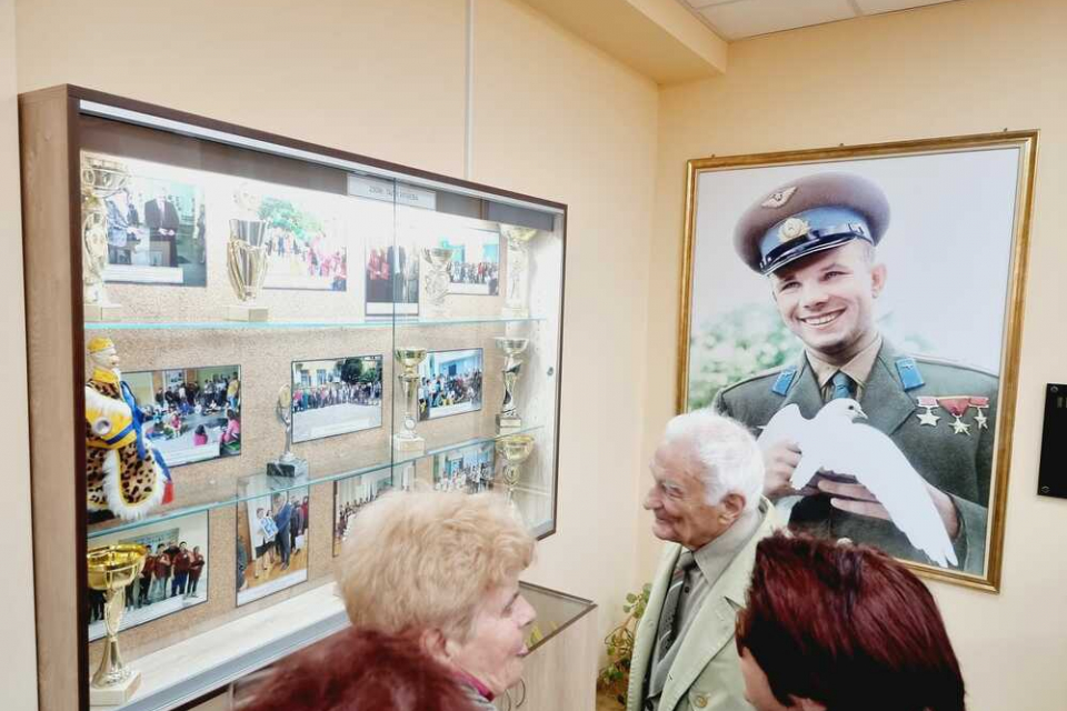 Музейна сбирка отвори врати в Основно училище „Юрий Гагарин“ – Сливен, съобщиха от учебното заведение, което тази година отбелязва 50-годишен юбилей.
Сбирката...