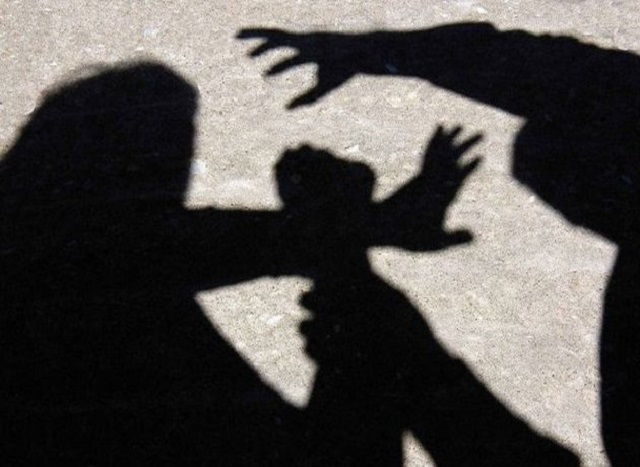 Мъж от котленското село Ябланово е задържан за домашно насилие, съобщиха от Областната дирекция на МВР - Сливен.На 9 януари е получен сигнал от екип на...
