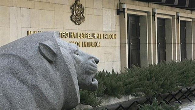 1080 сигнала за изборни нарушения са получени до днес, обяви вътрешният министър Калин Стоянов на брифинг в МВР. 635 от тях са свързани с купуване на гласове....